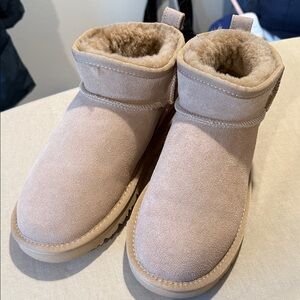 Awesome short Ugg boots